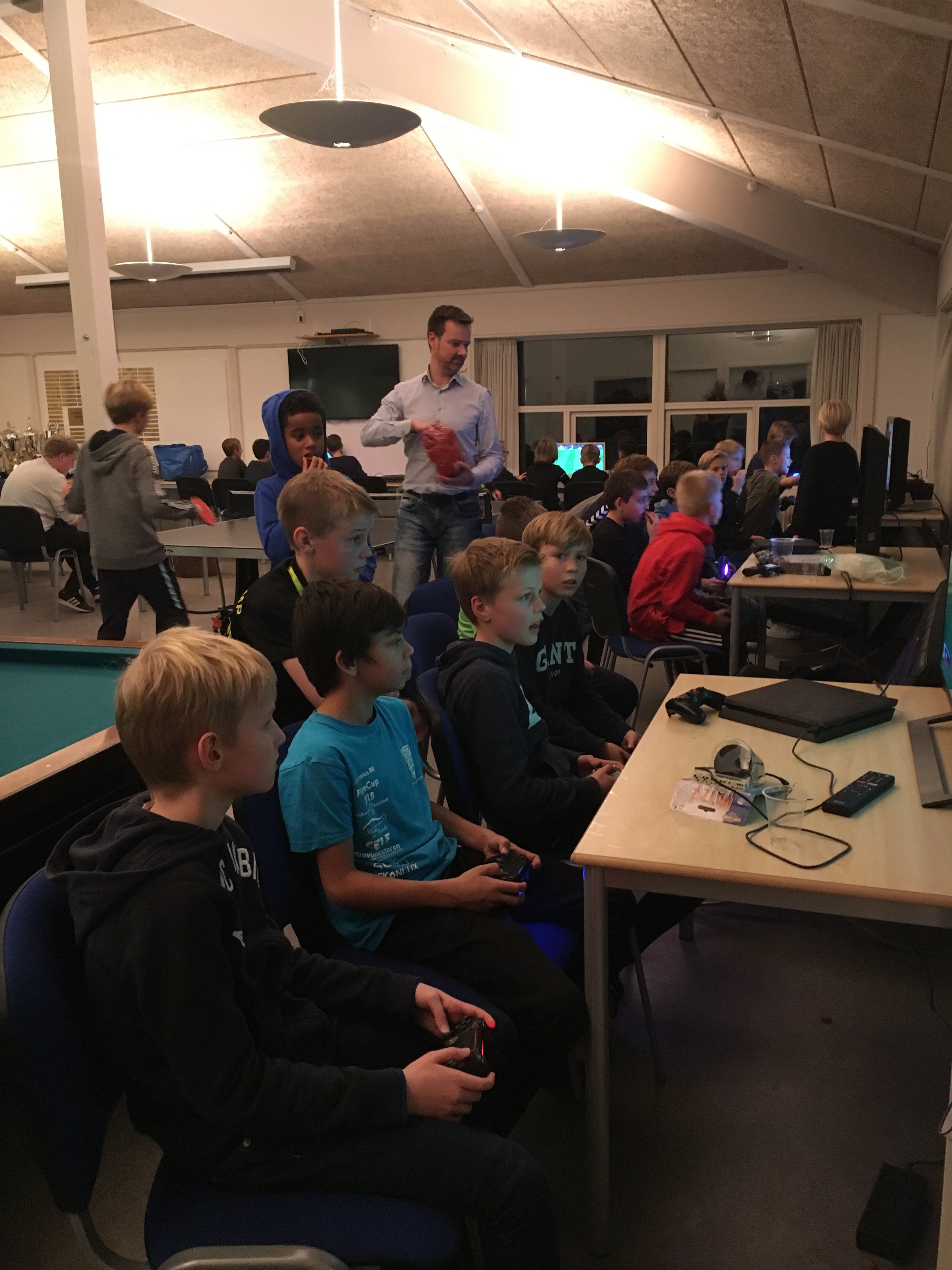 U11-drengene holder juleafslutning og spiller FIFA